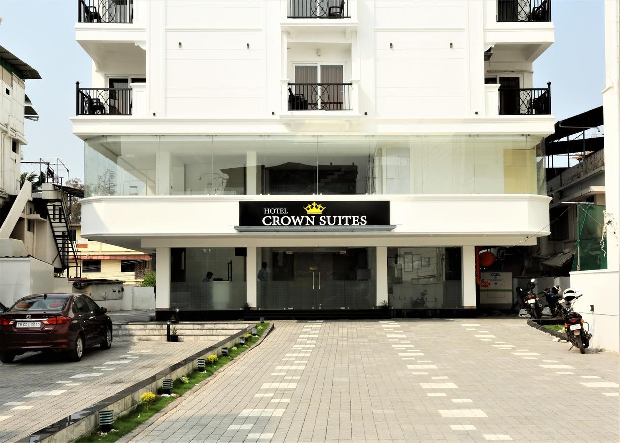 Hotel Crown Suites Kochi Bagian luar foto