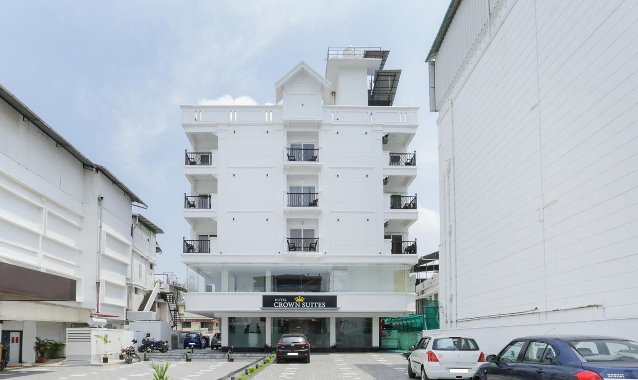 Hotel Crown Suites Kochi Bagian luar foto