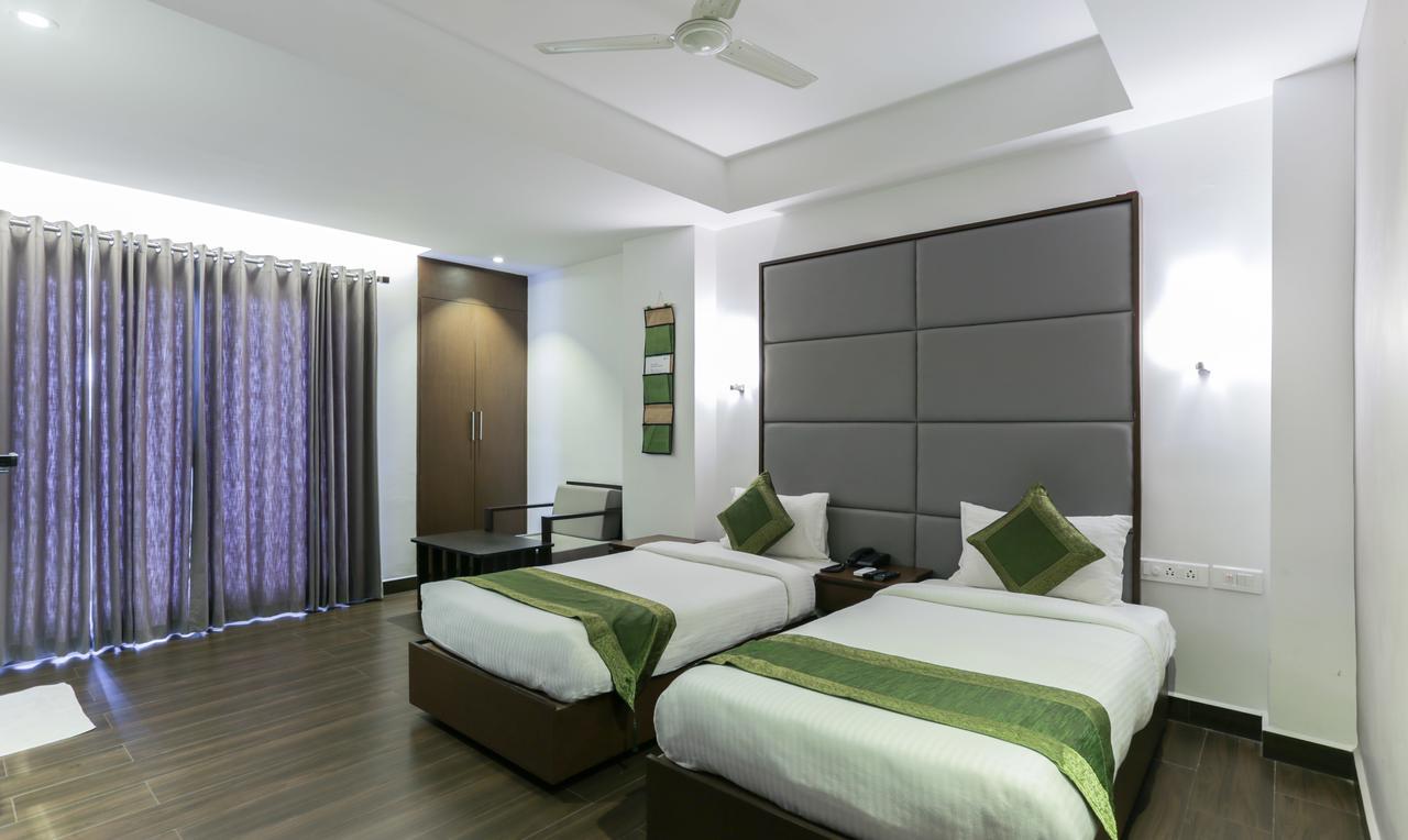 Hotel Crown Suites Kochi Bagian luar foto