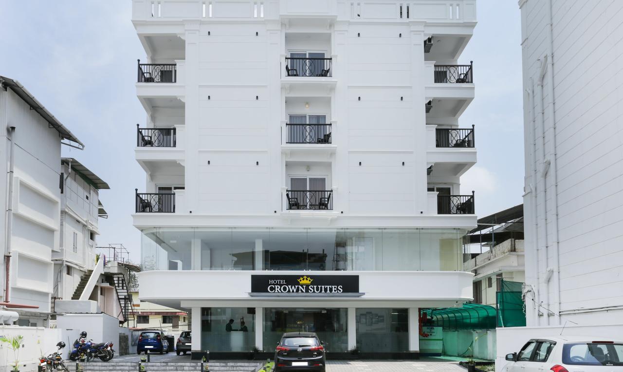 Hotel Crown Suites Kochi Bagian luar foto