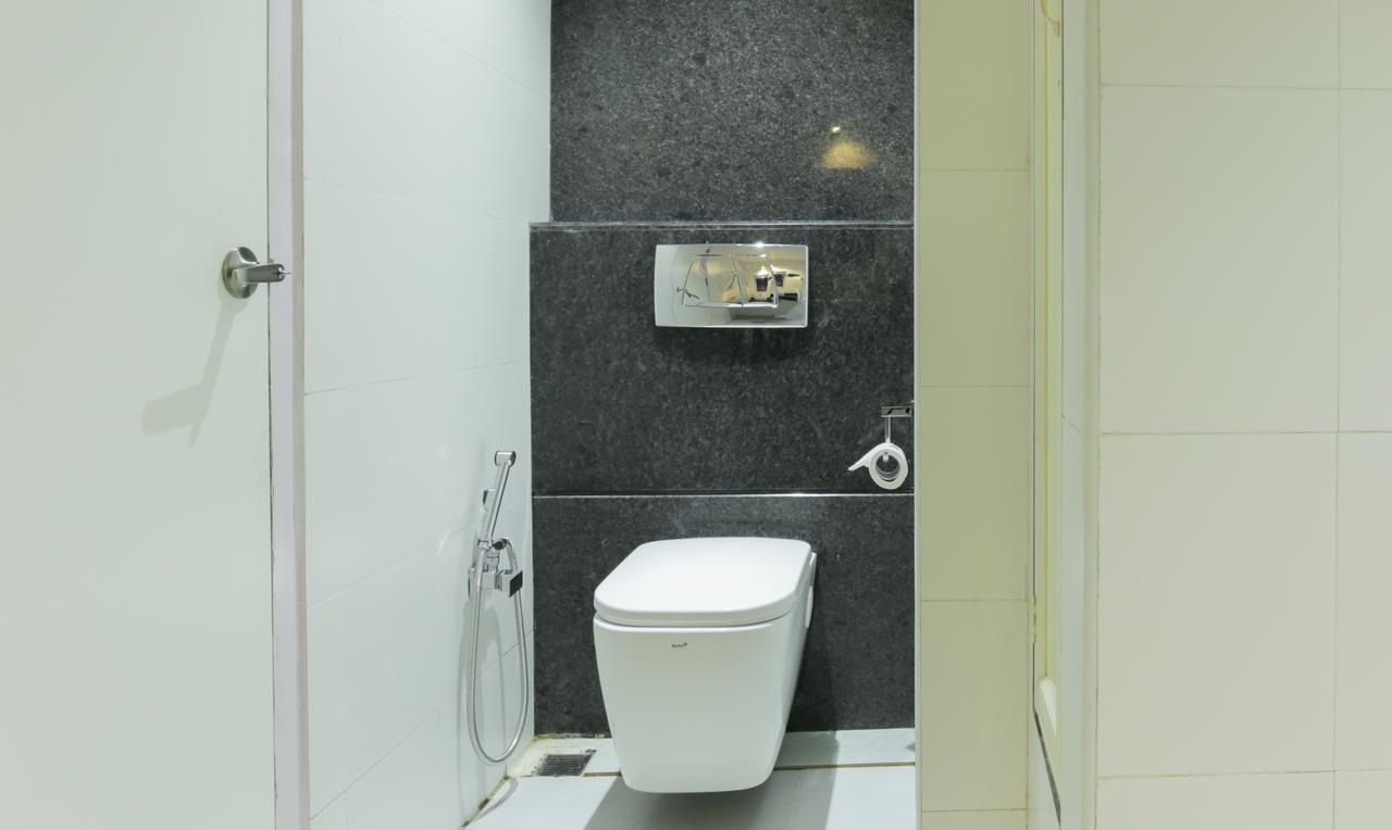 Hotel Crown Suites Kochi Bagian luar foto