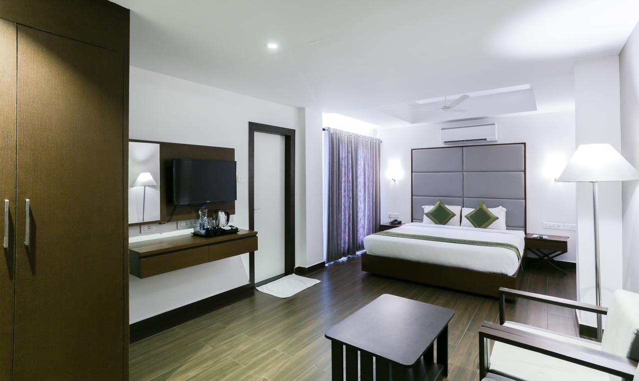 Hotel Crown Suites Kochi Bagian luar foto