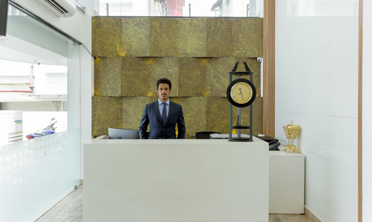 Hotel Crown Suites Kochi Bagian luar foto