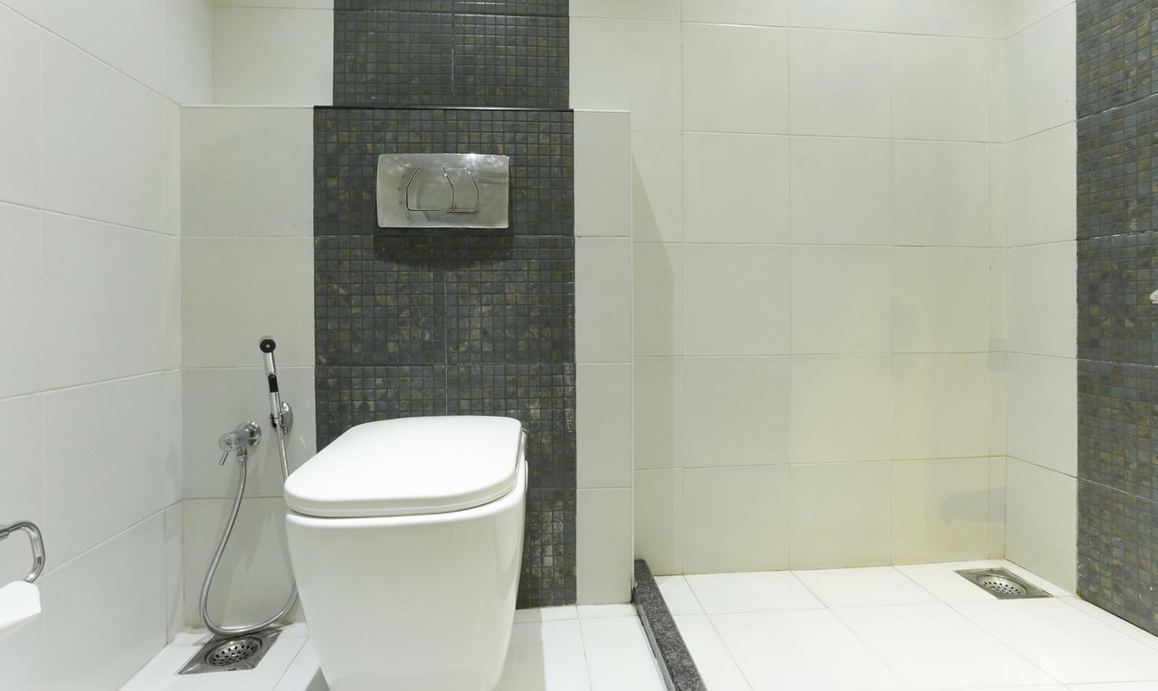 Hotel Crown Suites Kochi Bagian luar foto