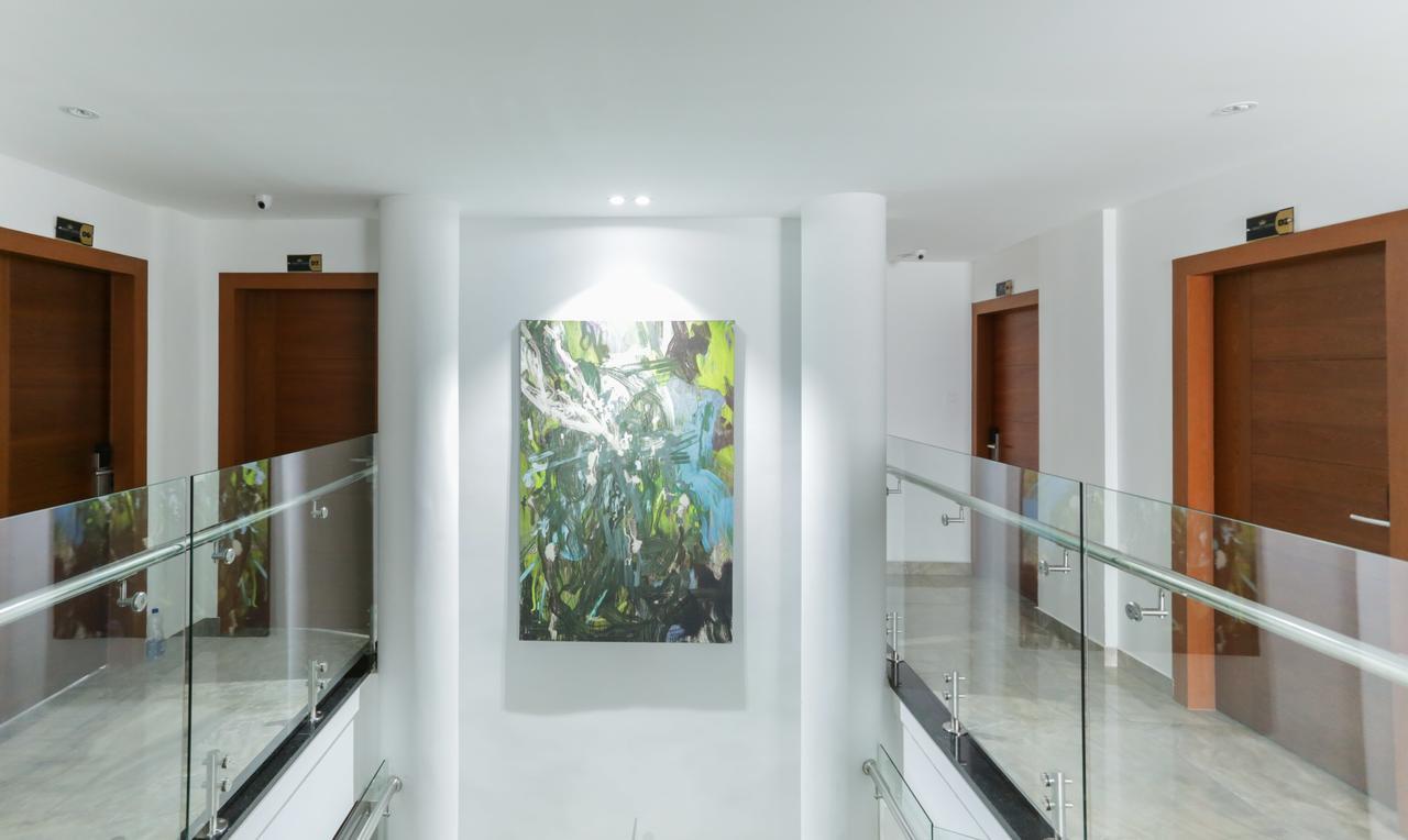 Hotel Crown Suites Kochi Bagian luar foto