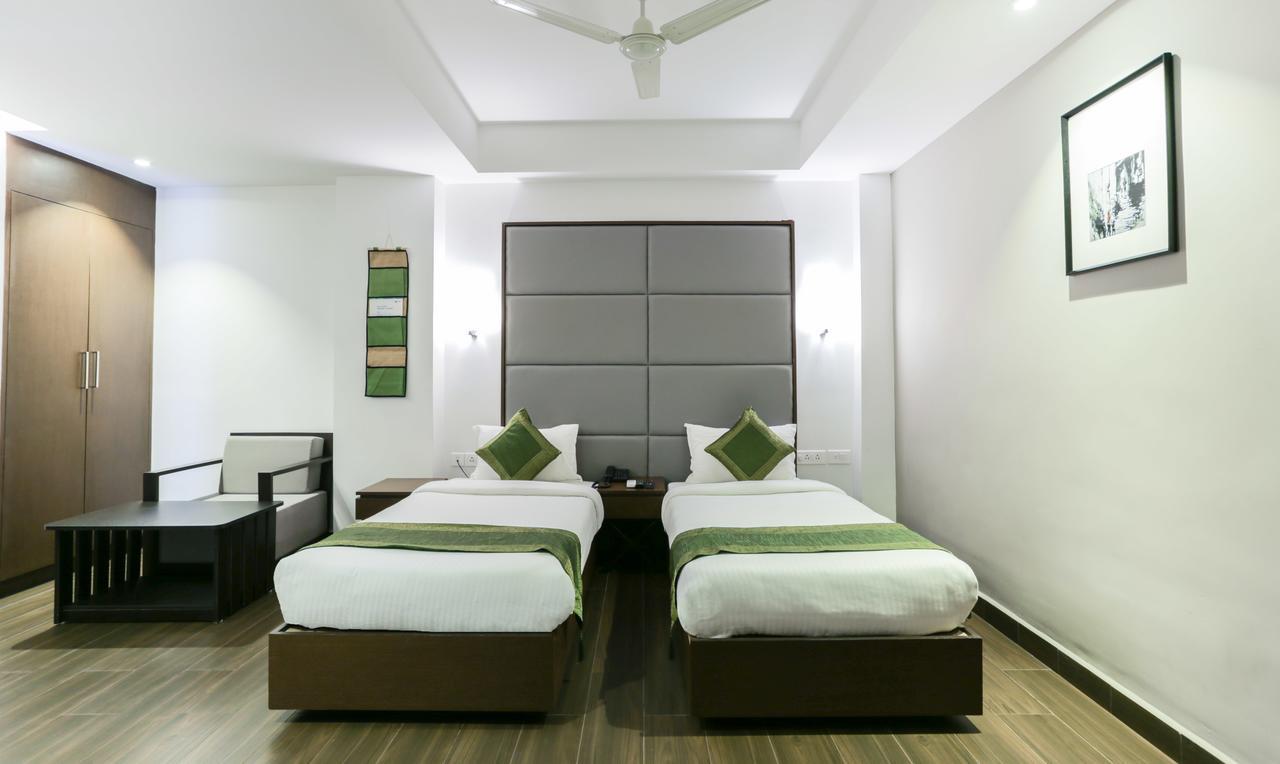 Hotel Crown Suites Kochi Bagian luar foto
