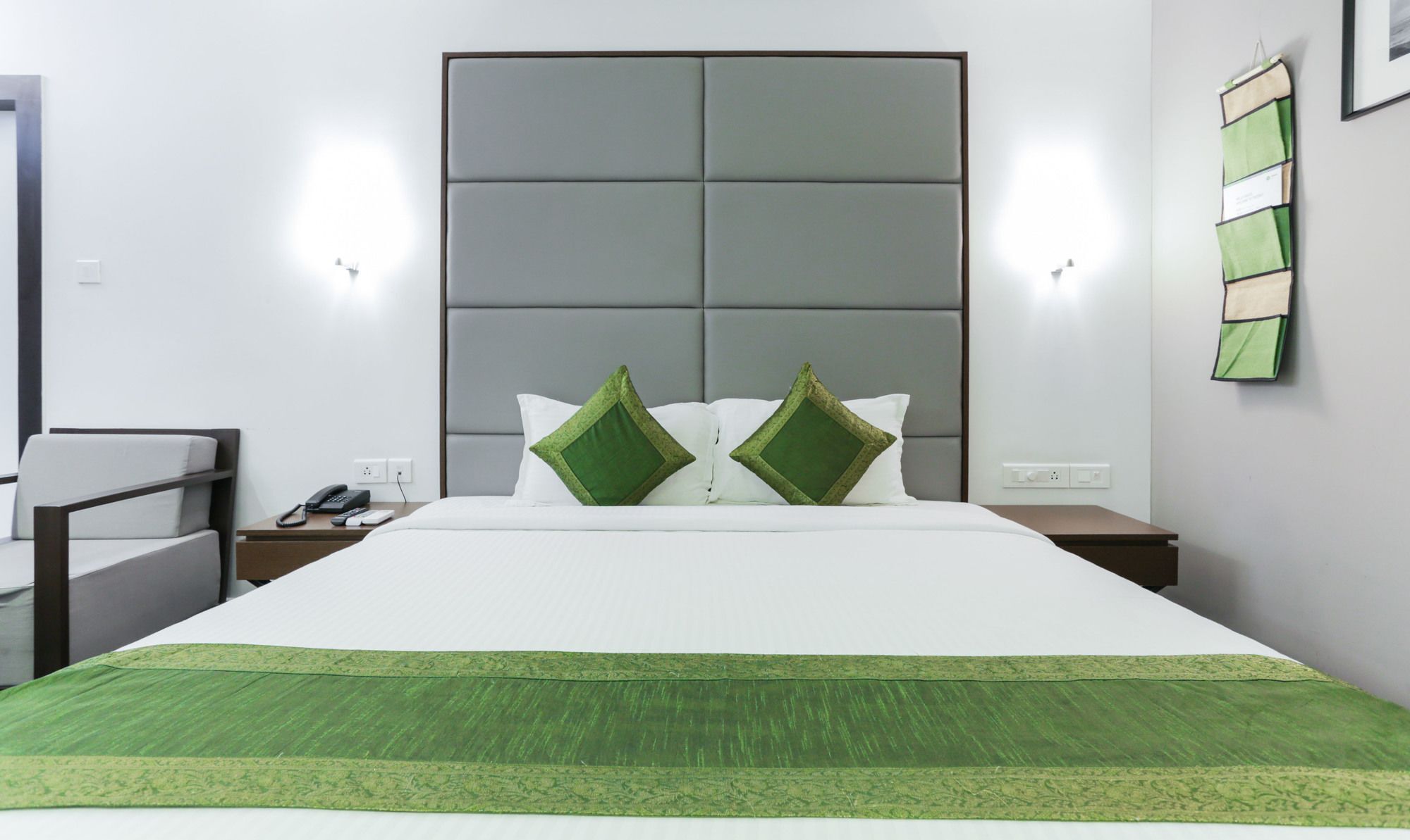 Hotel Crown Suites Kochi Bagian luar foto